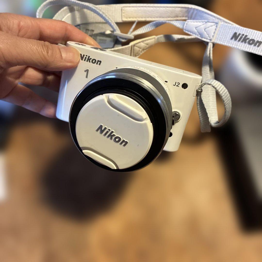 Nikon 1 J2 ミラーレスカメラ　白　デジタル