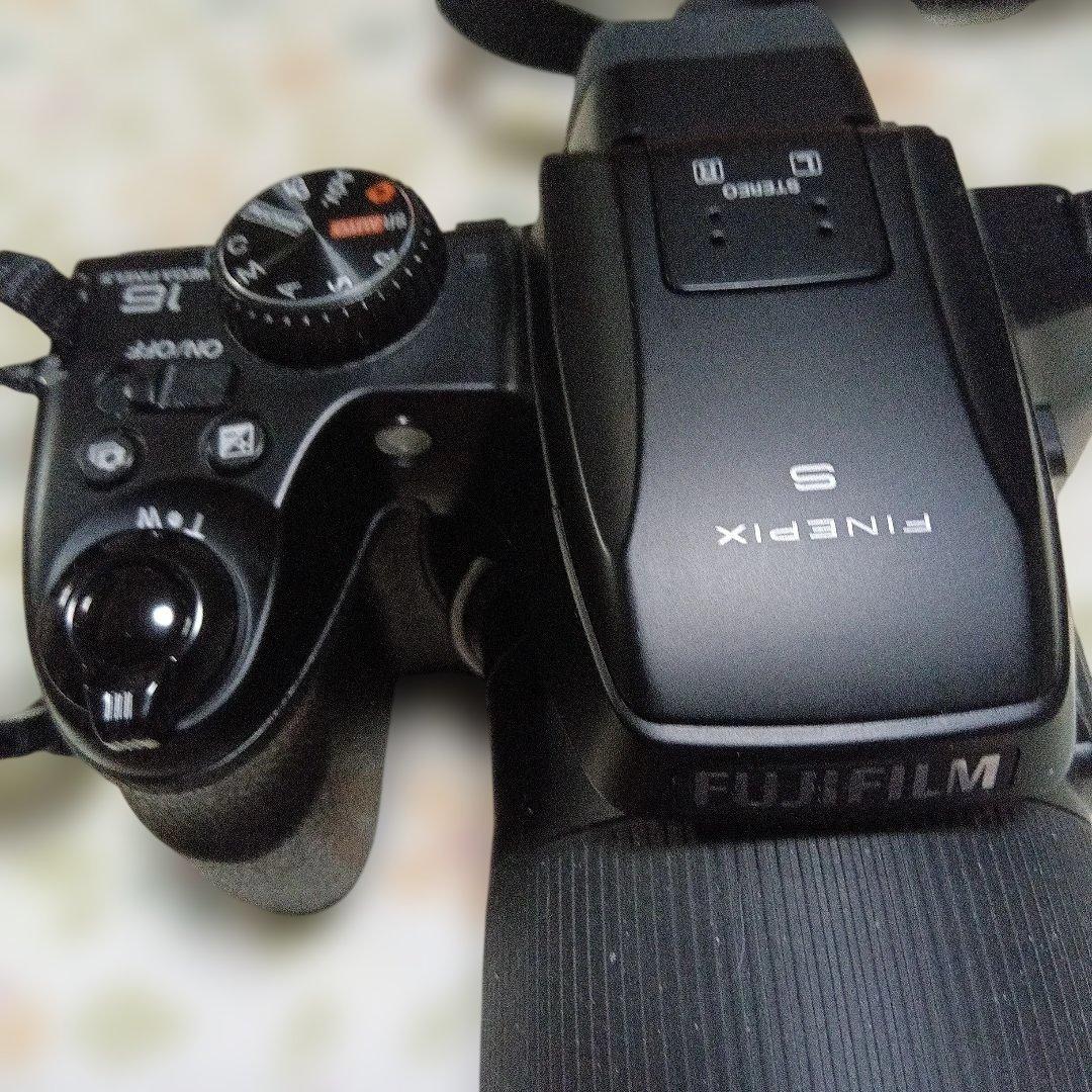 デジタルカメラ FUJIFILM FinePix S8200