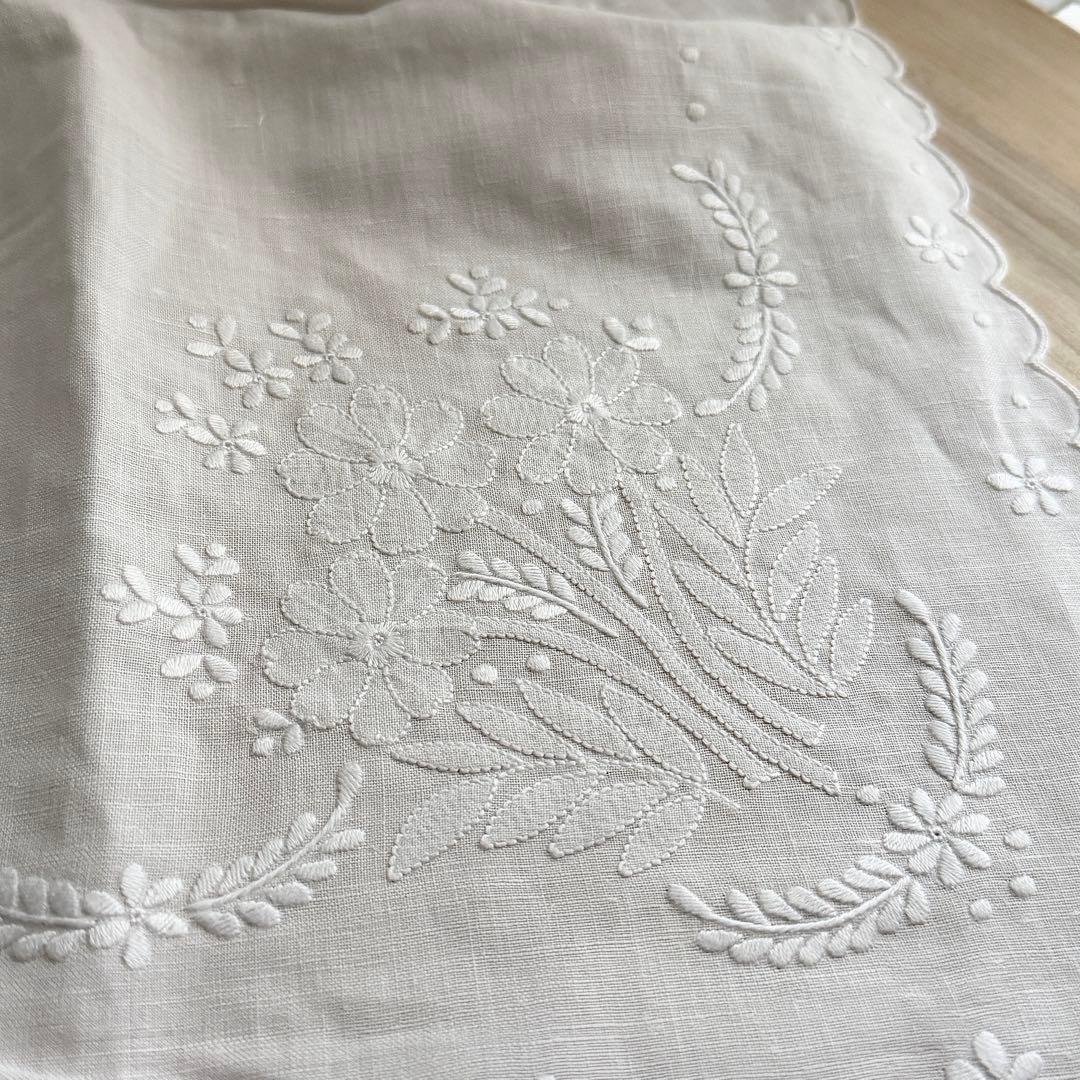 テーブルクロスリネン　白糸刺繍　シャドーワーク　ブロカントヨーロッパヴィンテージ