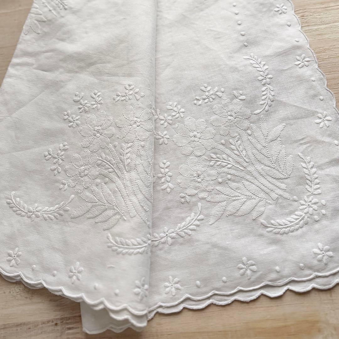 テーブルクロスリネン　白糸刺繍　シャドーワーク　ブロカントヨーロッパヴィンテージ