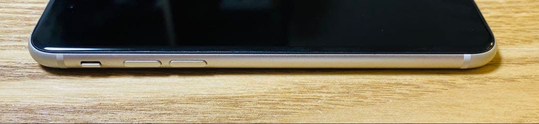 iPhoneSE 第3世代 64GB スターライト SIMフリー