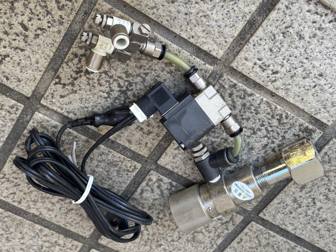 アクアリウム用 CO2添加セット（ミドボン＋レギュレーター＋電磁弁＋分岐）中古