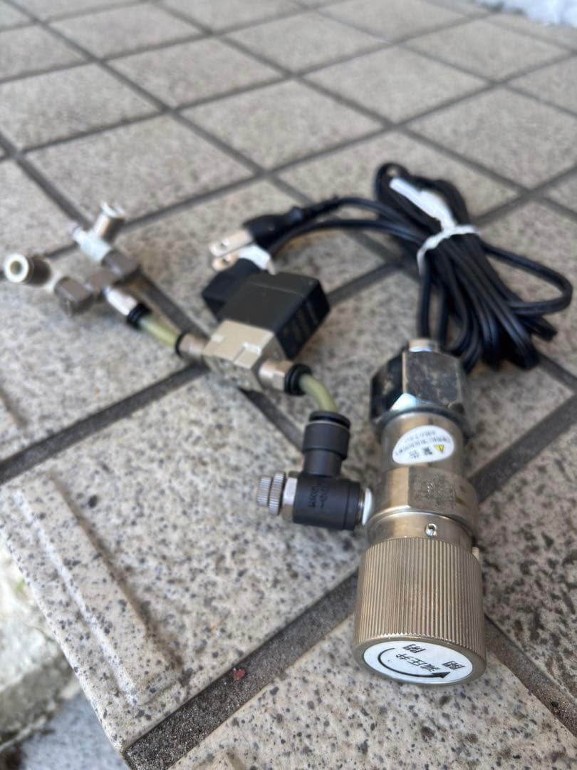 アクアリウム用 CO2添加セット（ミドボン＋レギュレーター＋電磁弁＋分岐）中古