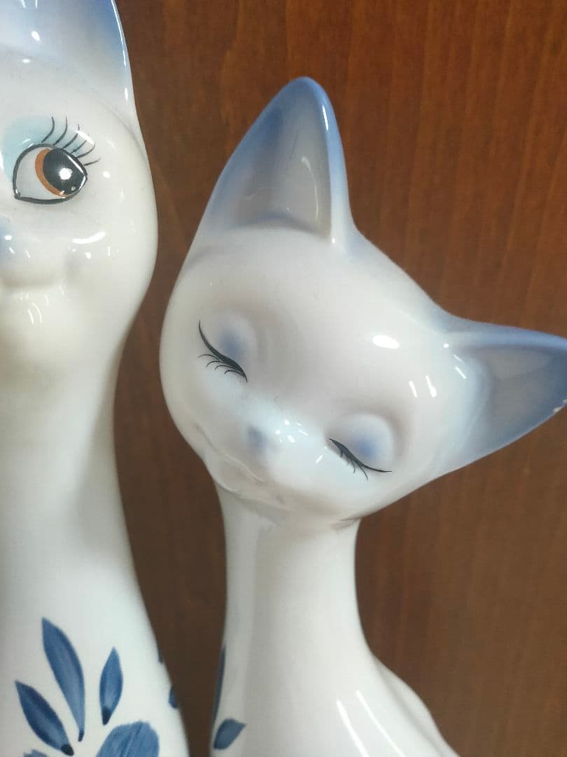 青い花模様の猫の置物 2体セット