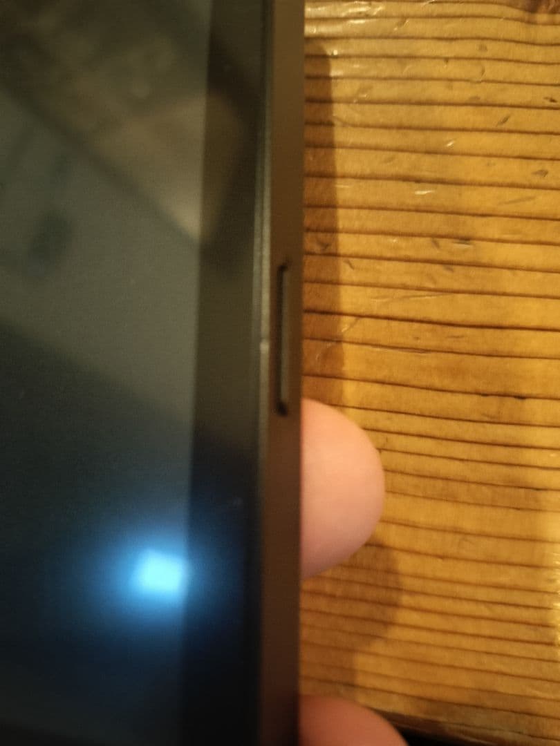 minimal phone 本体と保護ケース付き