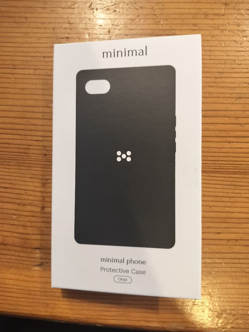 minimal phone 本体と保護ケース付き