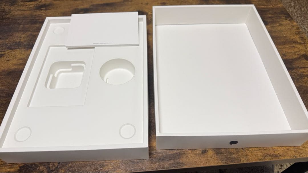 MacBook Air M2 8GB256GB UK配列 訳あり縦線