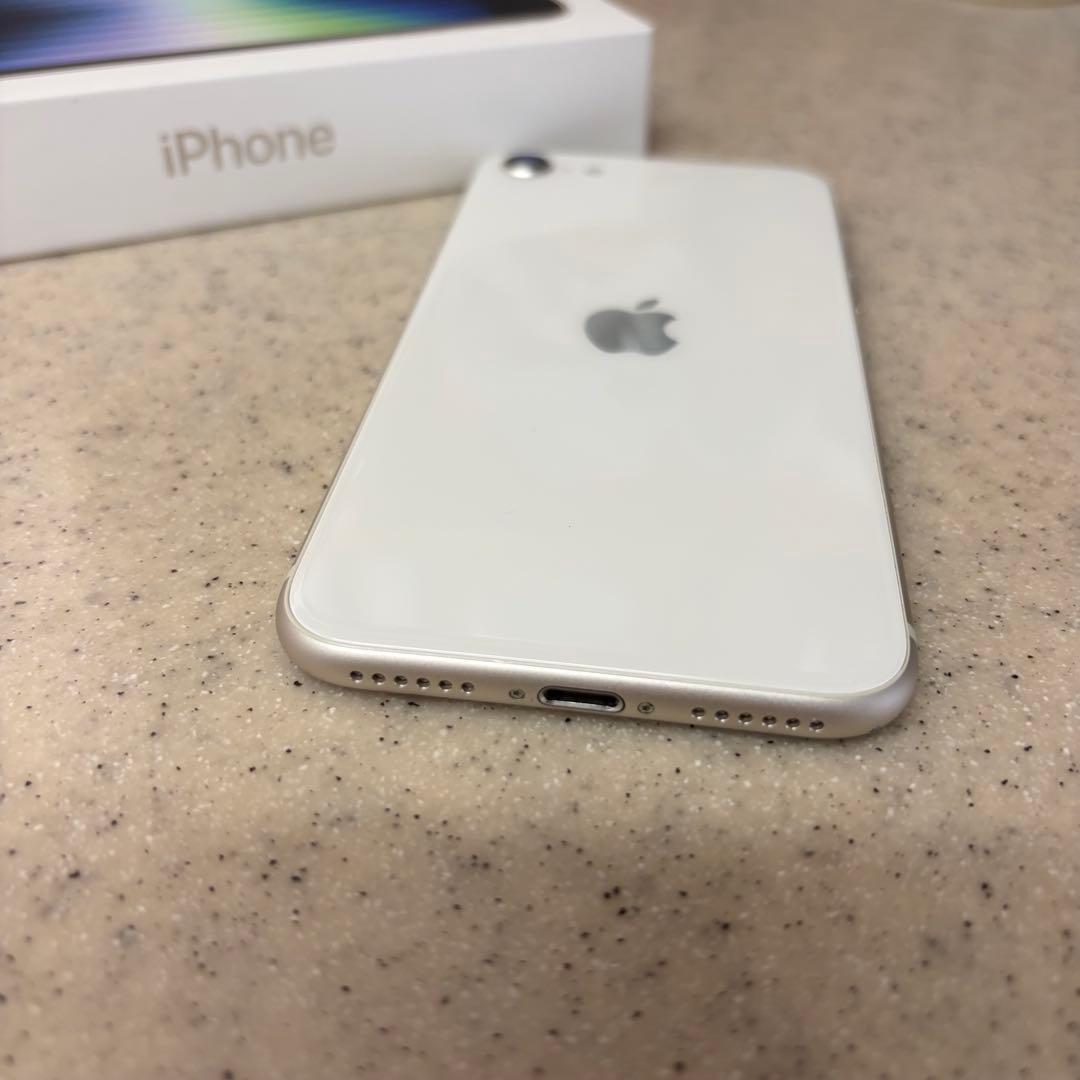 iPhoneSE3 第三世代 256GB スターライト SIMフリー Apple