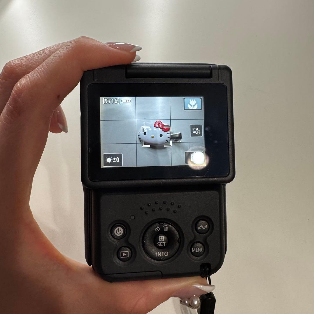 Canon PowerShot V10 デジカメ　レンズキャップ付き
