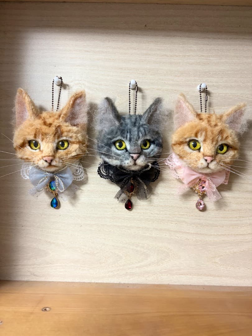 羊毛フェルト３匹の宝石猫キーホルダー【ハンドメイド