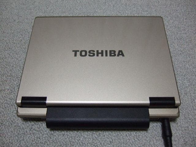 東芝　ネットブックPC　NB100/HF　SSD搭載　シャンパンゴールド　美品