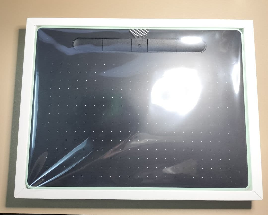 アキラ様【中古箱あり/替芯セットつき】Wacom Intuos Medium