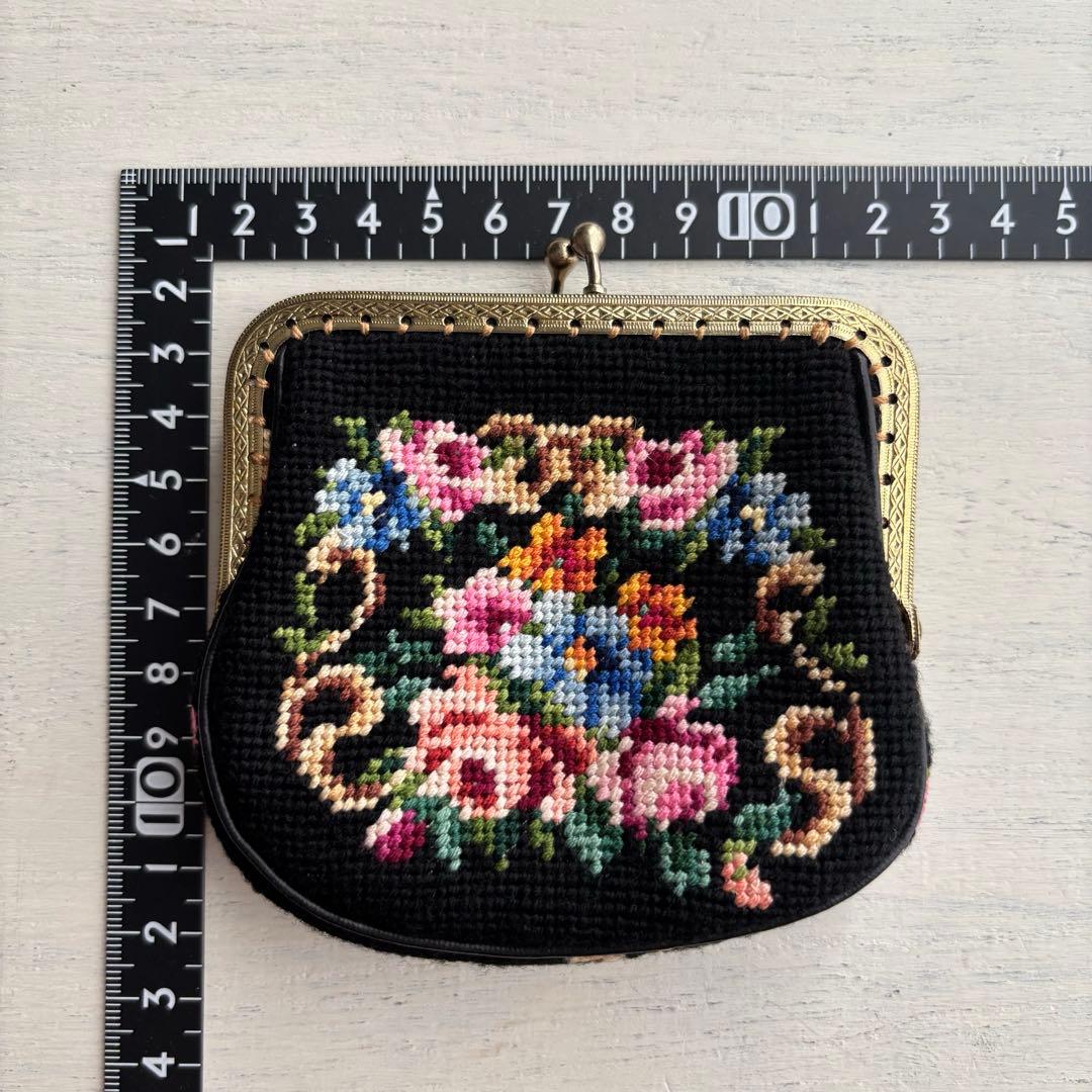 【西ドイツ】ゴブラン織 花柄 財布 がま口 ヴィンテージ 刺繍 マチあり 黒