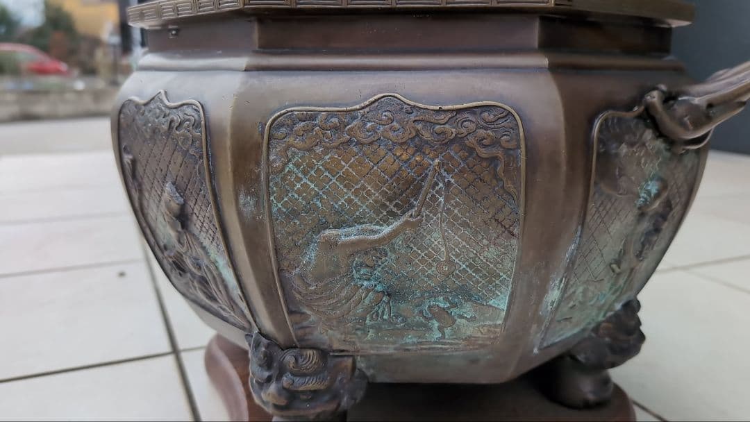 ・八角火鉢 ・四本足　台座付き