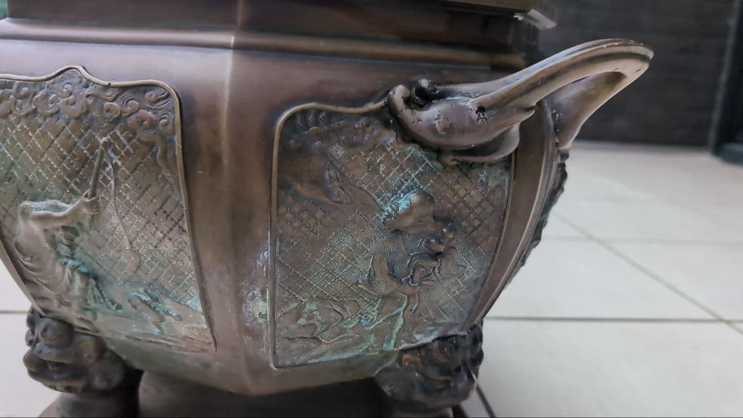 ・八角火鉢 ・四本足　台座付き