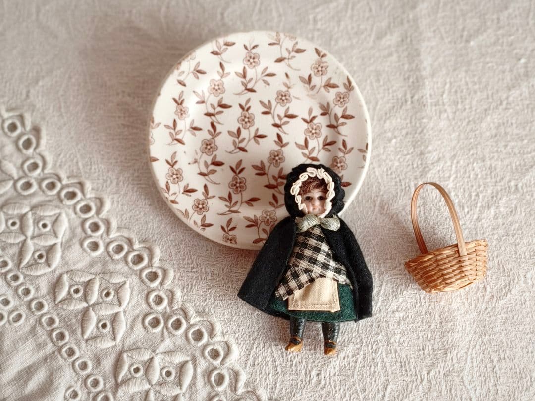 【チョコメルさま】antique doll ❀ ミニョネット チェック柄の女の子
