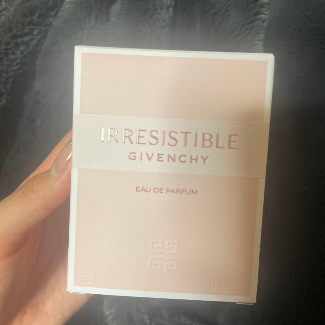 GIVENCHY イレジスティブルオーデパルファム