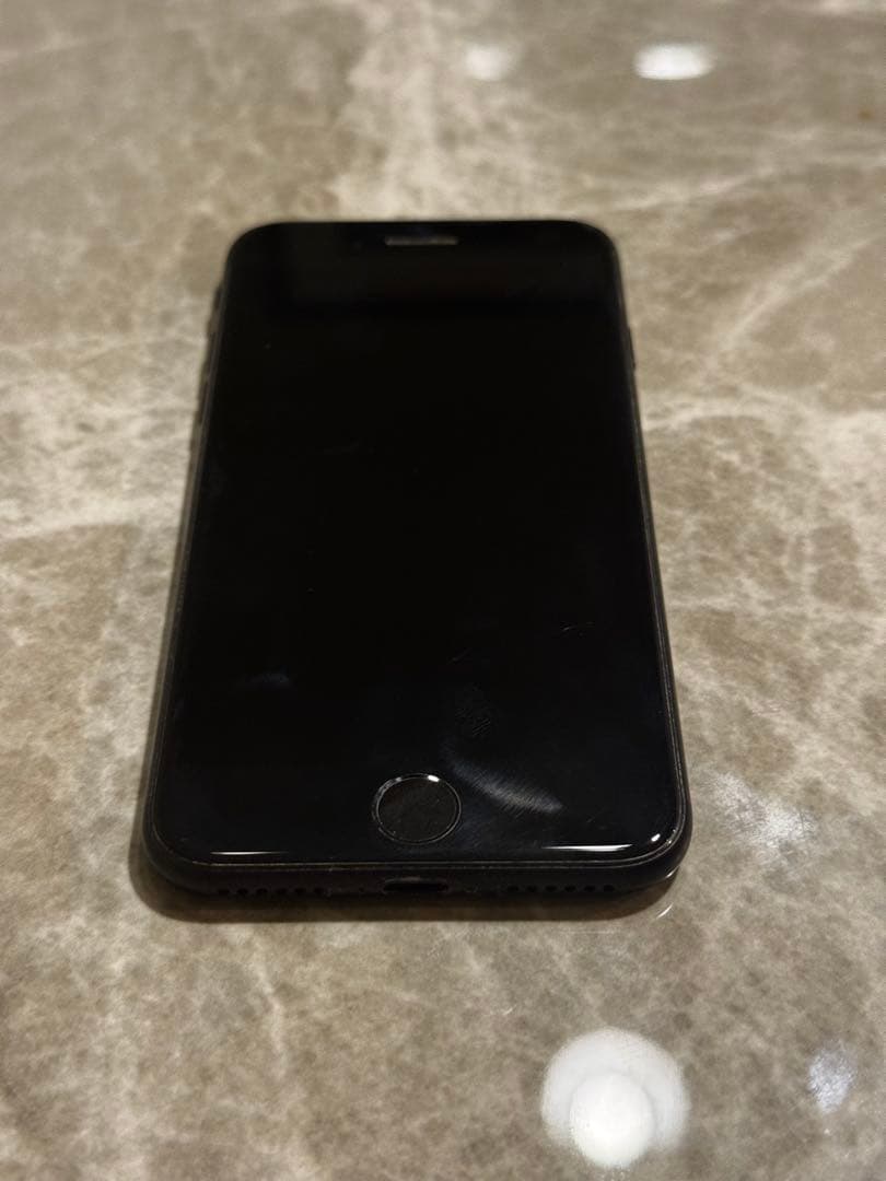 Apple／iPhone SE(第2世代)／ブラック／64GB
