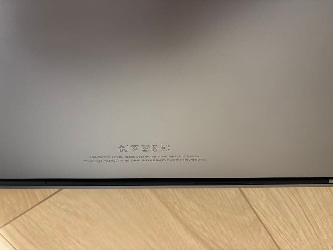 Macbook pro 13-inch, 2018本体 8GB/250GB