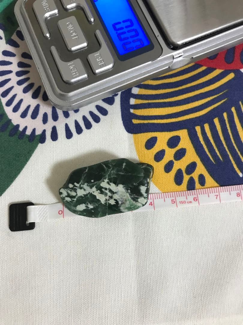 糸魚川翡翠　原石　ヒスイ