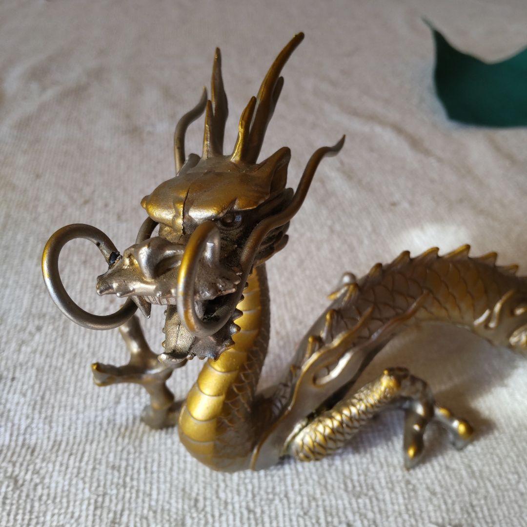 アルマジロと龍　置物　鉄　金属