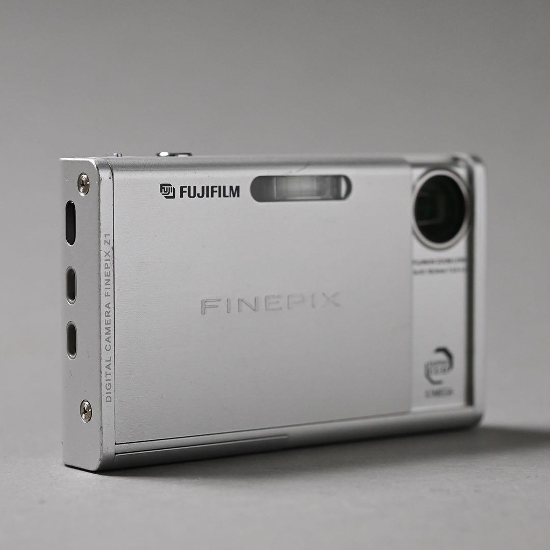 FUJIFILM FinePix Z1シルバー【実動品】xDカード512MB付き