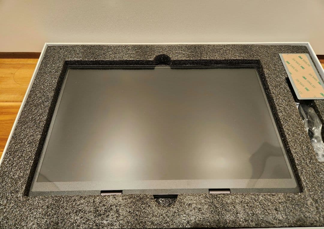 YUBWVO　縦配置可能なモバイルモニター　SCREENUP　スクリーンアップ