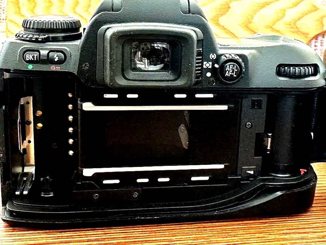 Nikon F80 フィルム一眼レフカメラ[ジャンク]
