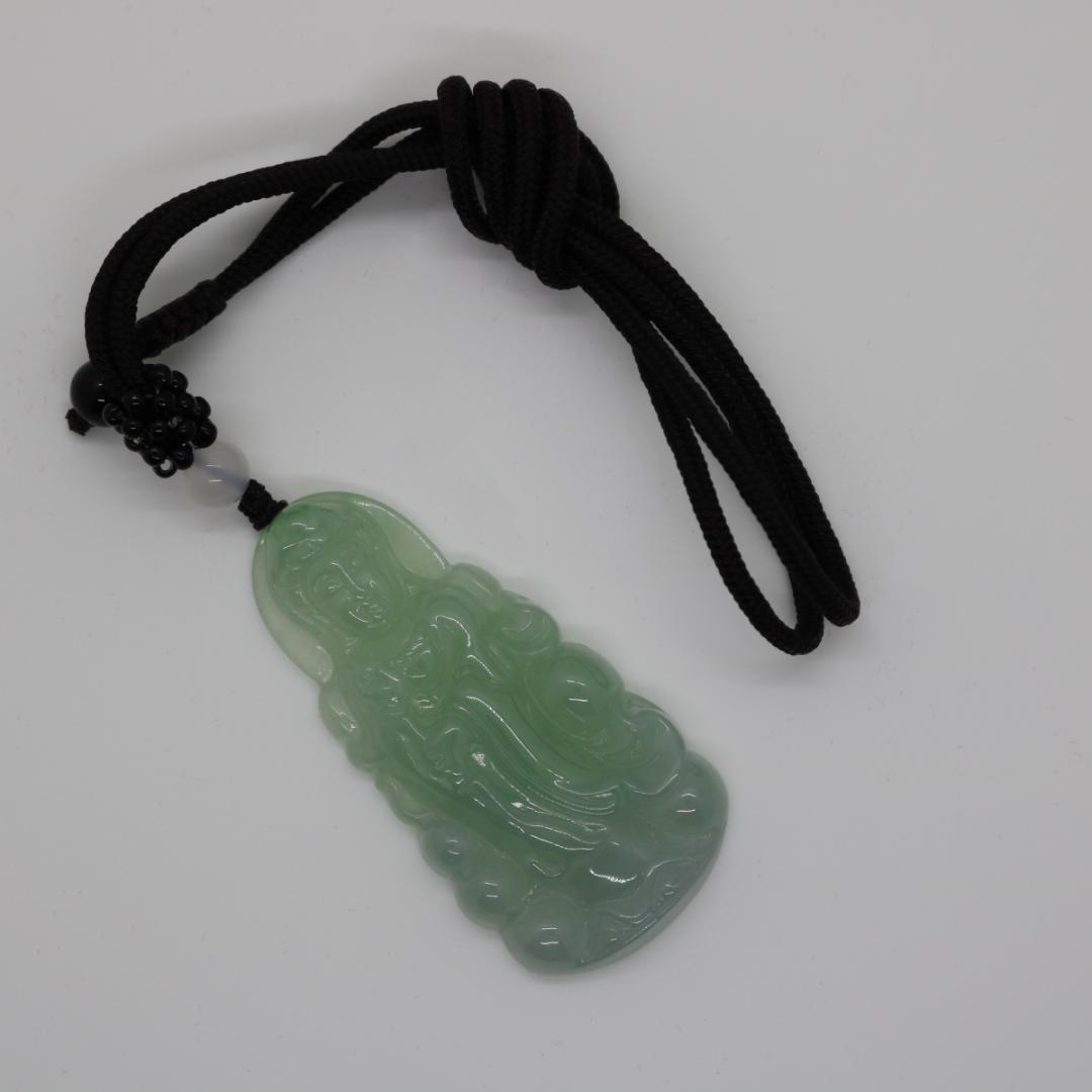 観音菩薩　ミャンマー天然翡翠　ジェイダイト　ペンダントヘッド　A貨　お守り 立像