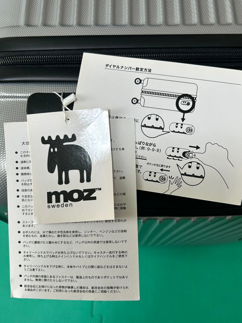 moz モズ　キャリー　スーツケース シルバー
