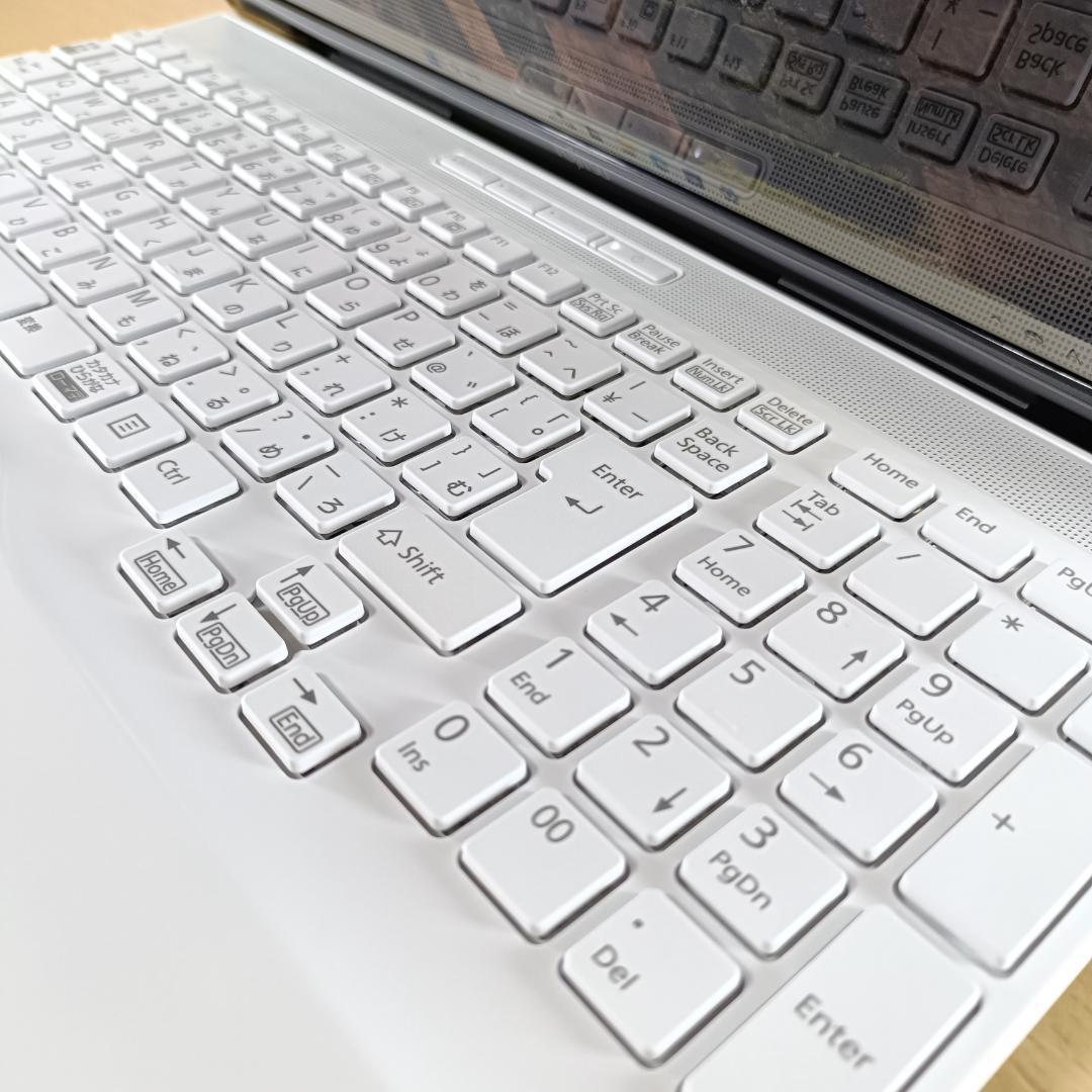 【美品】10世代 Corei5 Win11 ノートパソコン SSD 32GB 白