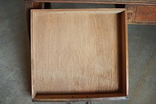 古く味のある木製の机　引き出し2杯　ローテーブル　作業台　古家具　古民家