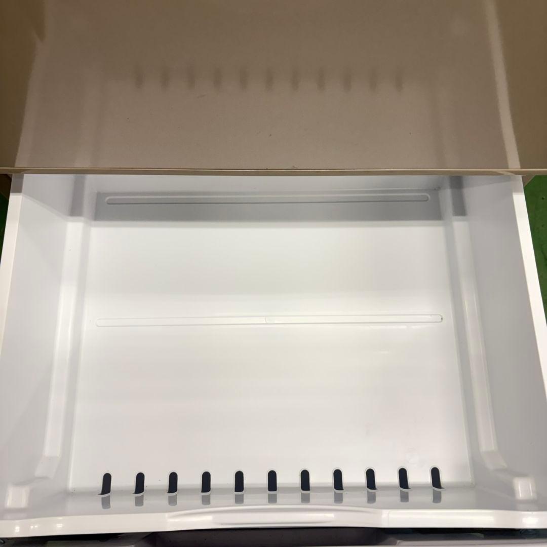 877 同棲使用の方にオススメ！！中型冷蔵庫　小型　一人暮らし　3ドア　右開き