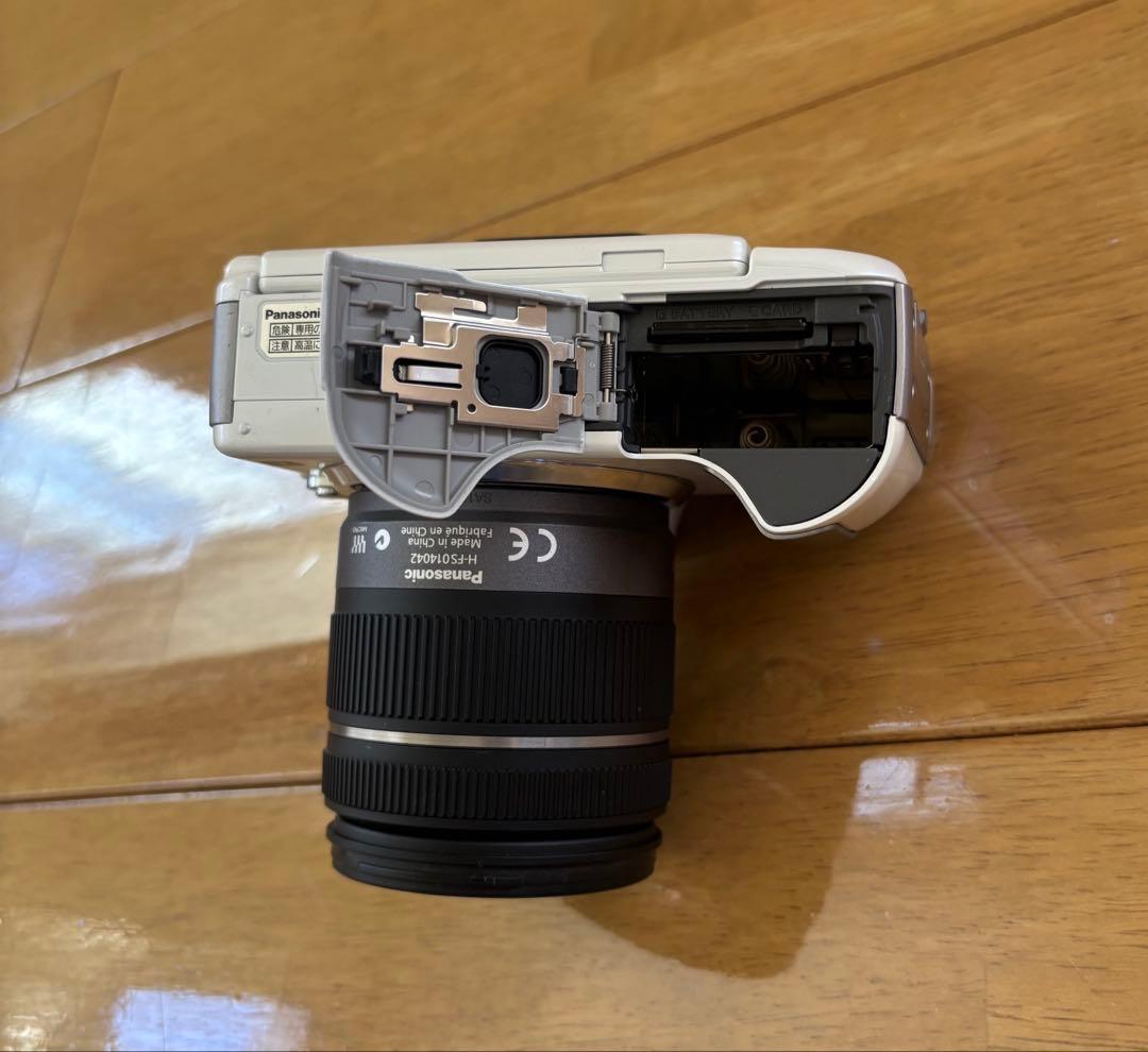【美品】ミラーレス一眼カメラ LUMIX DMC-G3W ダブルズームレンズ