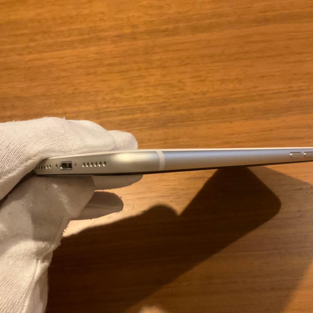 iPhoneSE (第3世代) スターライト 64GB