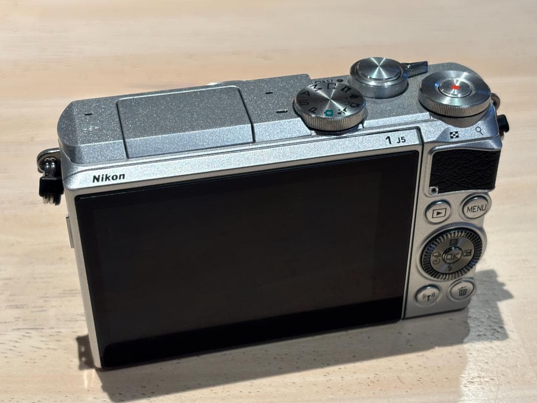 Nikon 1 J5 ダブルレンズキット＋社外バッテリー・充電器つき