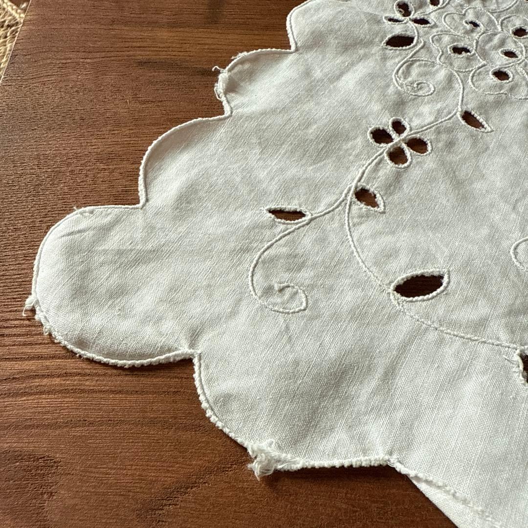 フランスアンティークஐ⋆*スカラップの花柄刺繍のクロス