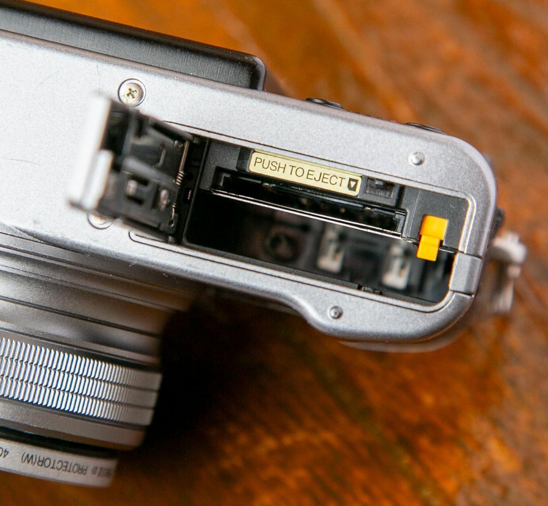 FUJIFILM フジフィルム X20 コンパクトデジタルカメラ〈動作未確認〉