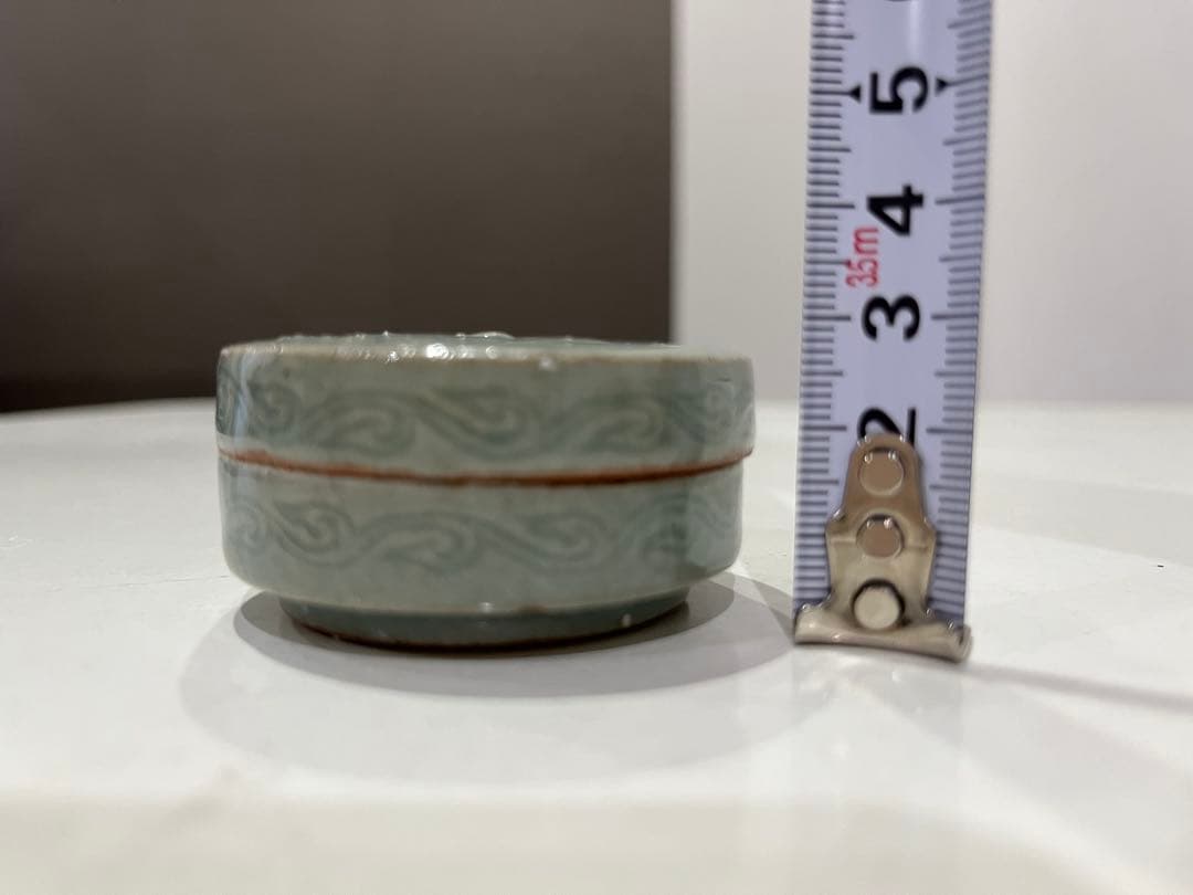 青磁香合　廣州窯