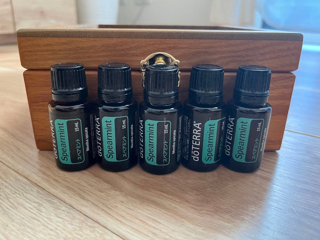 doTERRA エッセンシャルオイル木製ケース スペアミント　5本