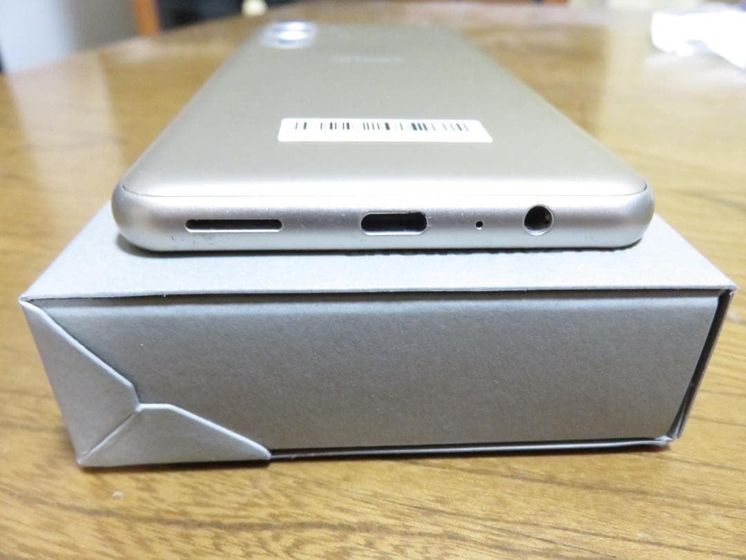 Arrows We2 Plus F-51E 256GB シャンパンシルバー