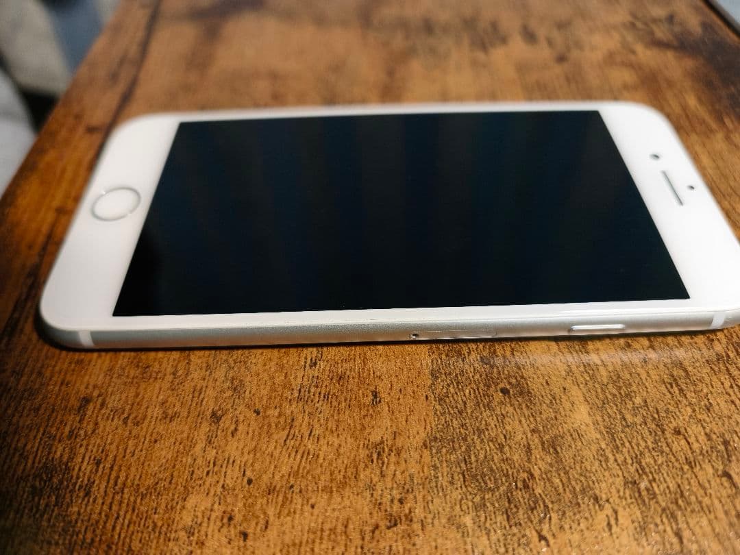 Apple iPhone 8 　SIMフリー　バッテリー100%