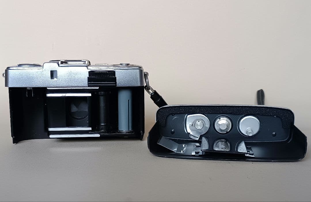 フィルムカメラ【重整備、完動品】オリンパスペンS2.8