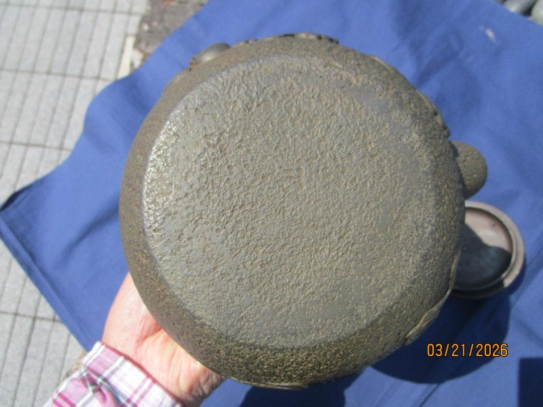 鉄瓶　日本亀文　側面に彫り物細工　水漏れなし　写真にて　1個