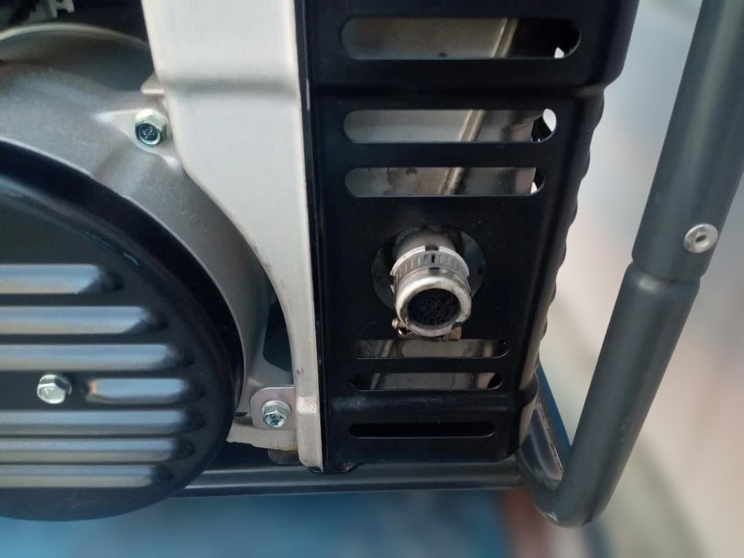 美品　YAMAHA　ヤマハ　エンジン発電機　EF23H