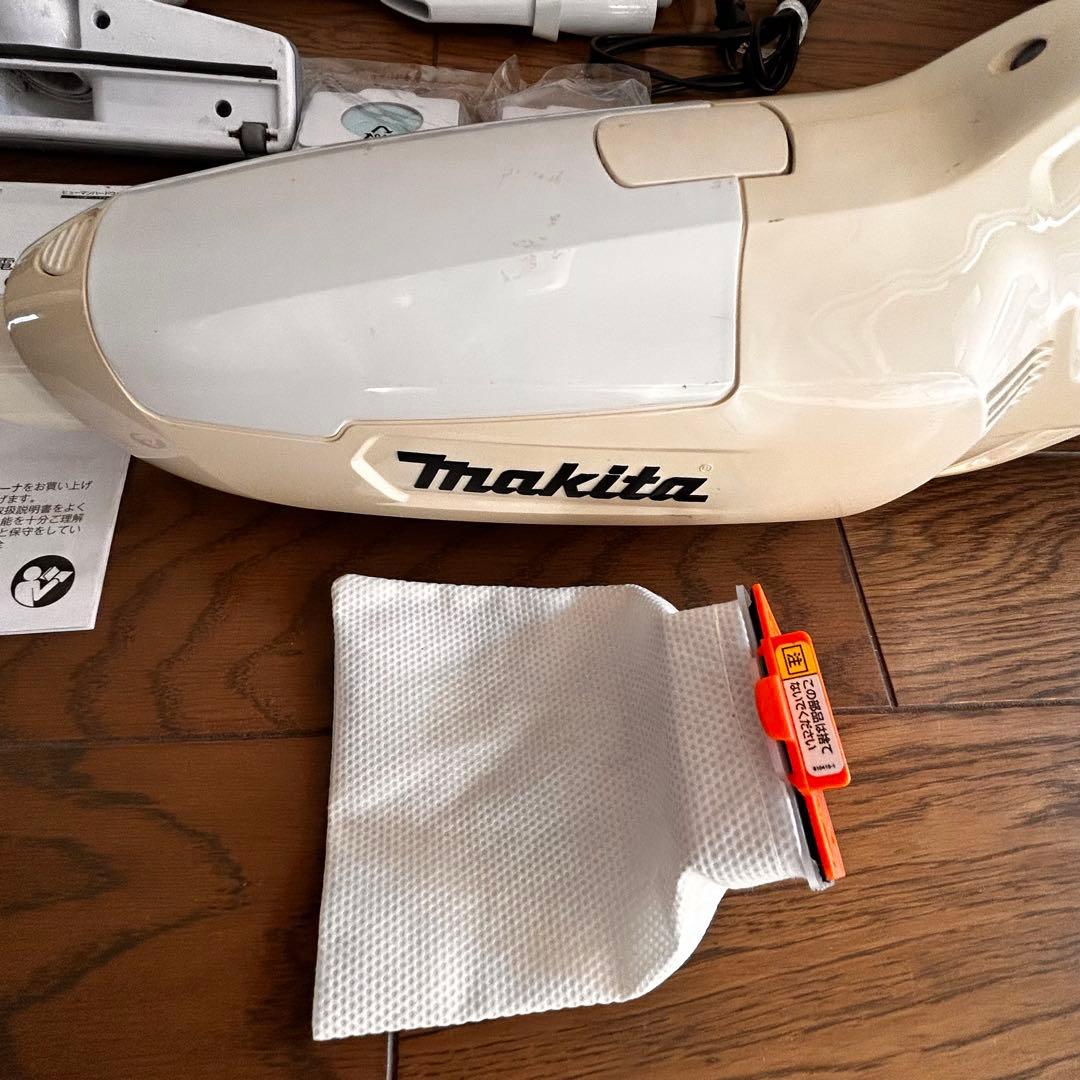 マキタ コードレス掃除機 純正バッテリー充電器　取り扱い説明書付CL107FD