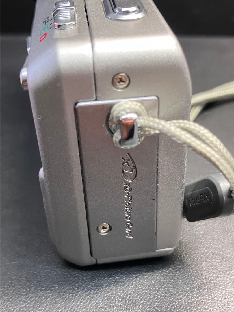 【動作確認済】FUJIFILM FinePix F700 デジカメ　アダプター付