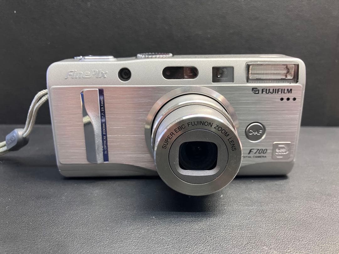 【動作確認済】FUJIFILM FinePix F700 デジカメ　アダプター付