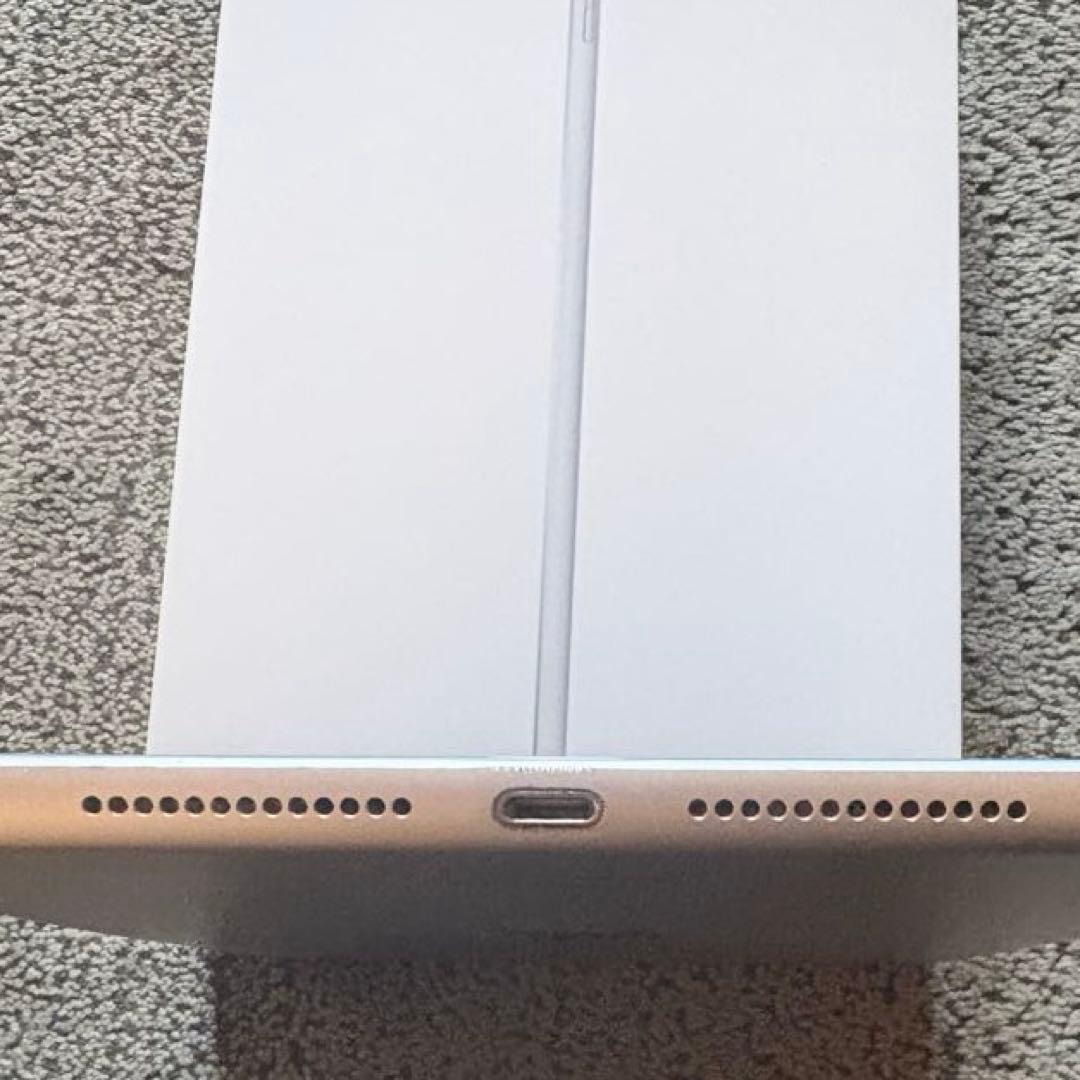 iPad 10.2 第8世代　シルバー　128GB Apple アップル