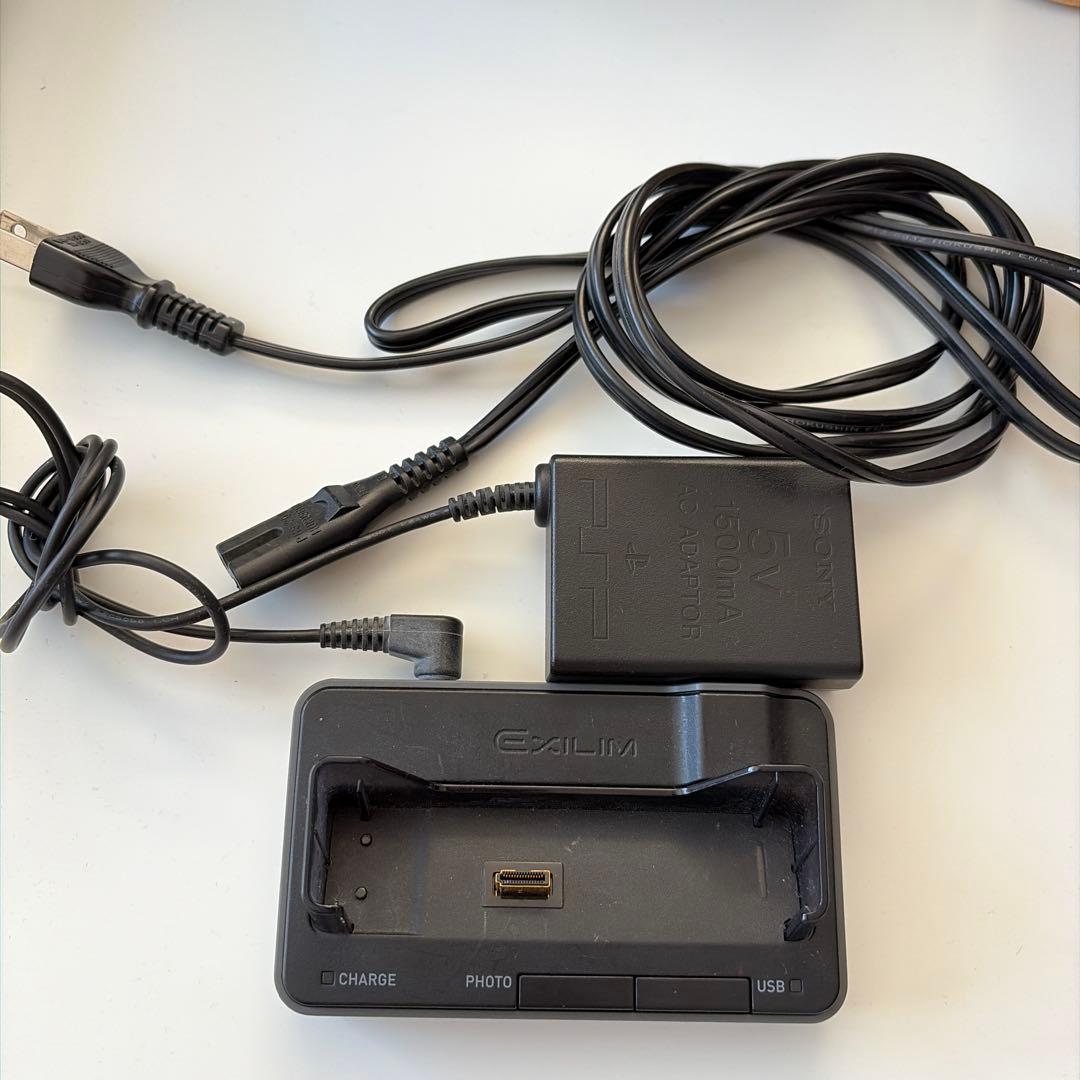 CASIO EXILIM カメラ　充電器付き